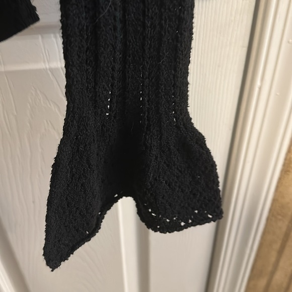 NWT Free People Cuffing Season black crochet sleeve top, size Medium - Picture 6 of 7